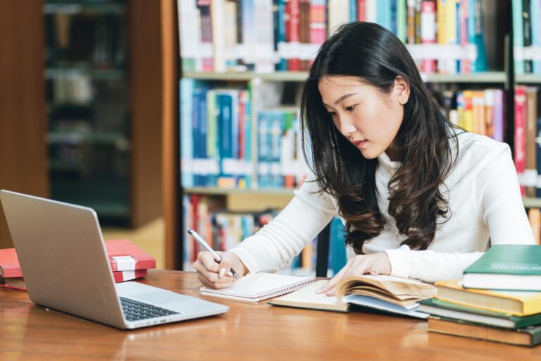 Técnicas de Estudo Eficazes: Como Aprender Mais Rápido em 2025
